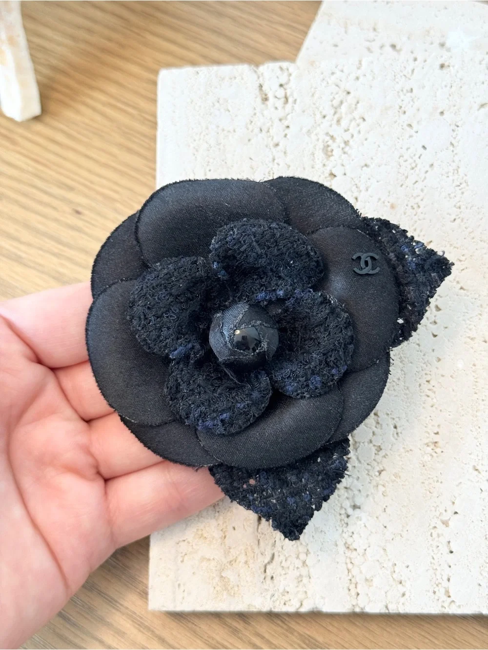 CHANEL Camélia Brooch crafted from black tweed/canvas